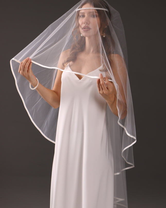 Ivory Satin Trim Veil – Double Layer Bridal Veil for Elegant Brides