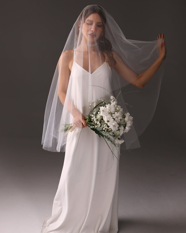 Two Tier Fingertip Bridal Veil with Pencil Edge, Short Wedding Veil, Blusher Veil, Minimalist Tulle Veil, Modern Bride Veil