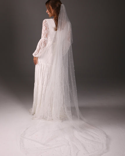 Single Tier Pearl Bridal Veil – Soft Tulle Wedding Veil with Pearls