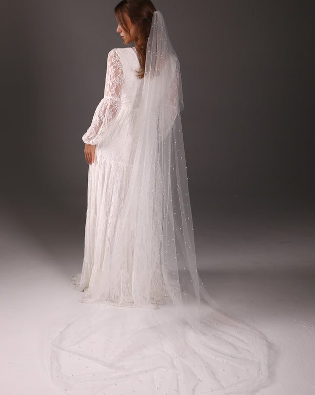 Single Tier Pearl Bridal Veil – Soft Tulle Wedding Veil with Pearls