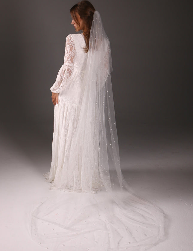 Single Tier Pearl Bridal Veil – Soft Tulle Wedding Veil with Pearls