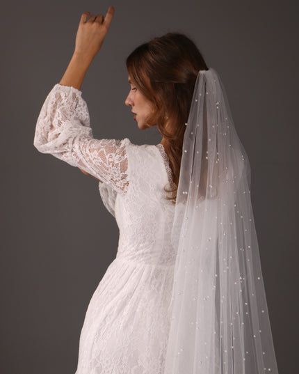 Single Tier Pearl Bridal Veil – Soft Tulle Wedding Veil with Pearls