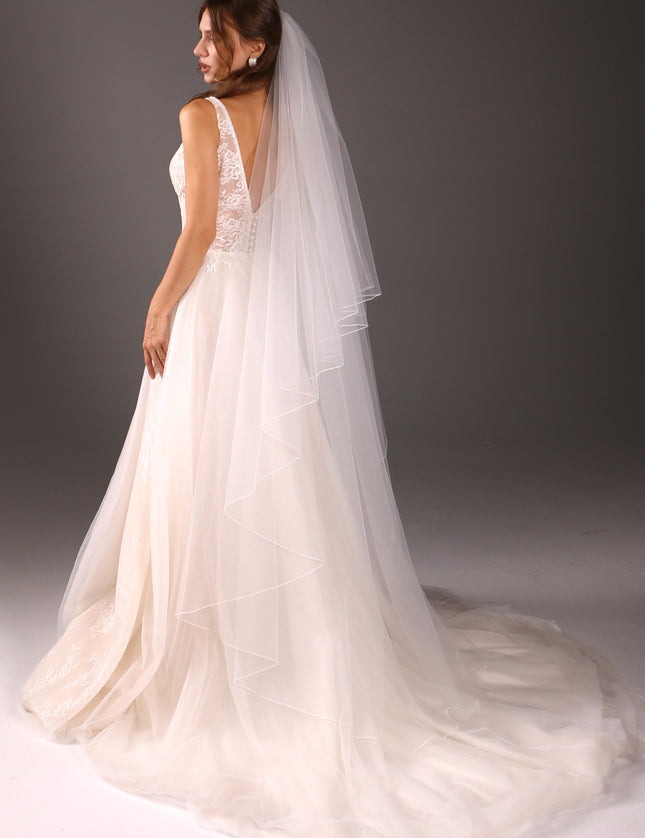 Chapel Length Wedding Veil Two Tier Pencil Edge Bridal Veil Soft Tulle Minimalist Veil Lightweight Modern Bride Veil